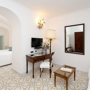 Junior suite executive